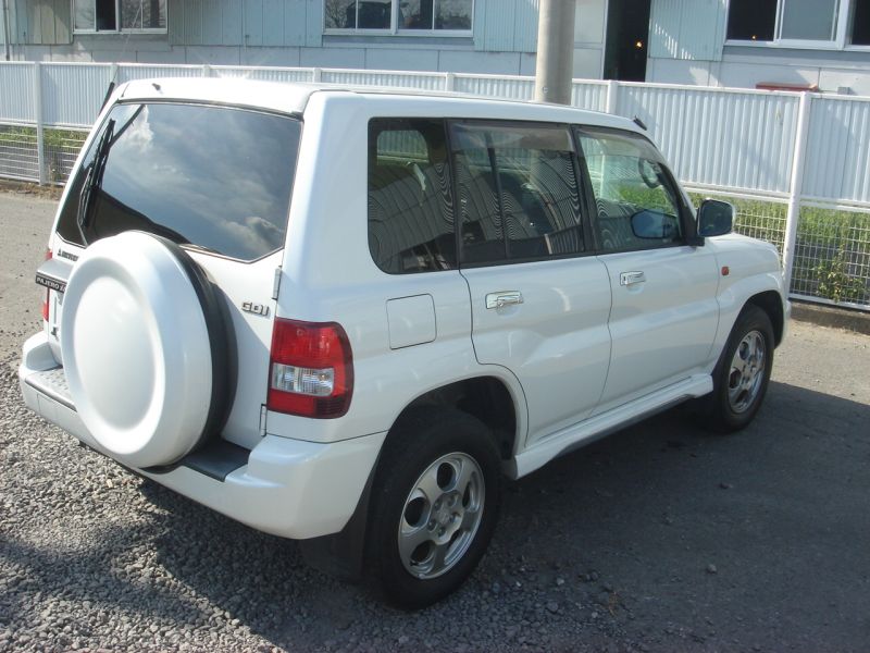 Mitsubishi pajero io 2001