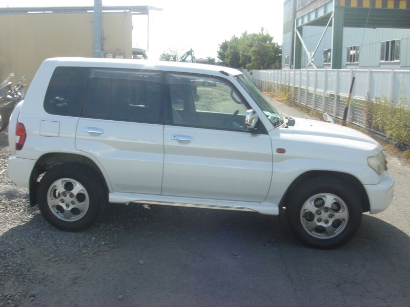 Mitsubishi pajero io 2001