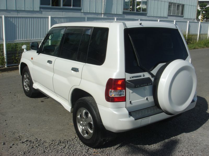 Mitsubishi pajero io 2001