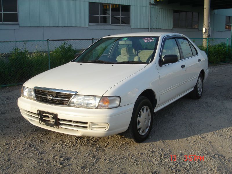 Nissan ex saloon