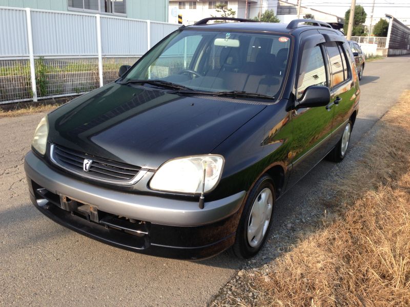 Toyota raum 2001