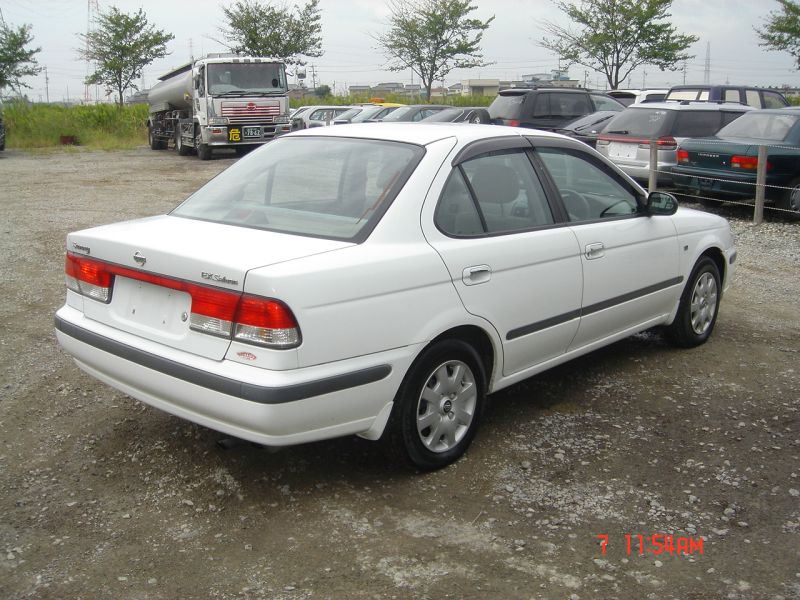 Nissan ex saloon