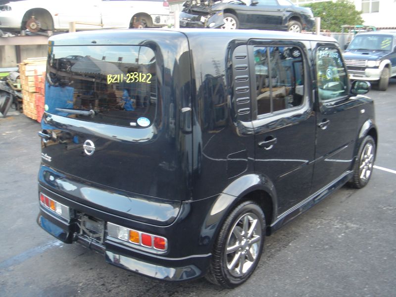 Nissan cube rider