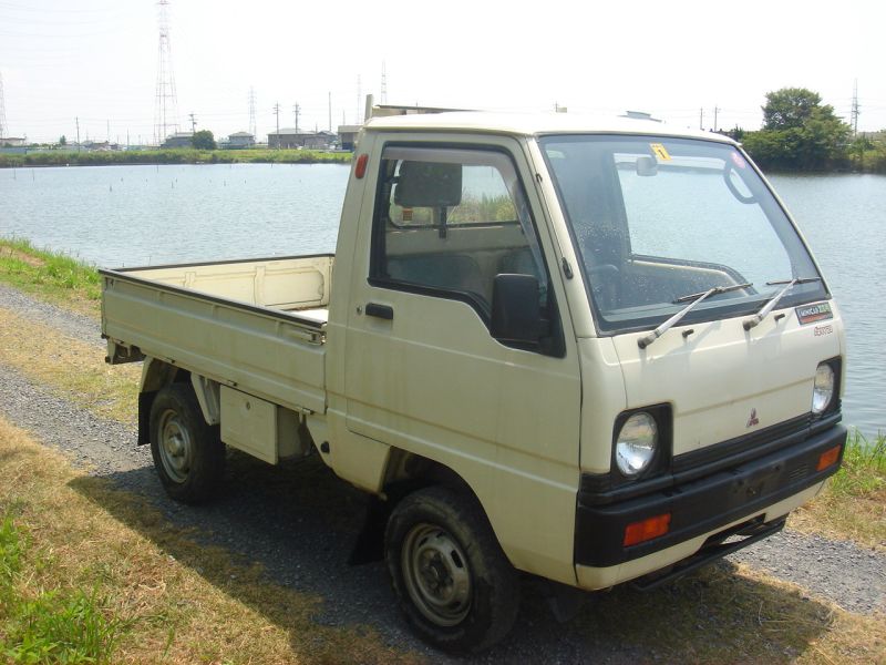 Mitsubishi minicab 4wd