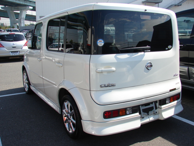 Nissan cube rider