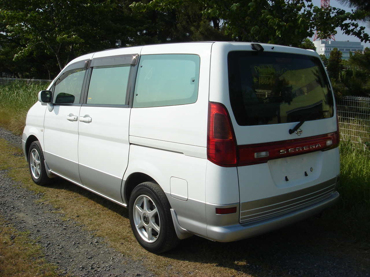 Nissan serena левый руль