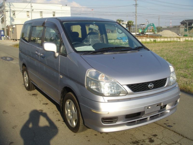 Nissan serena 2000 года