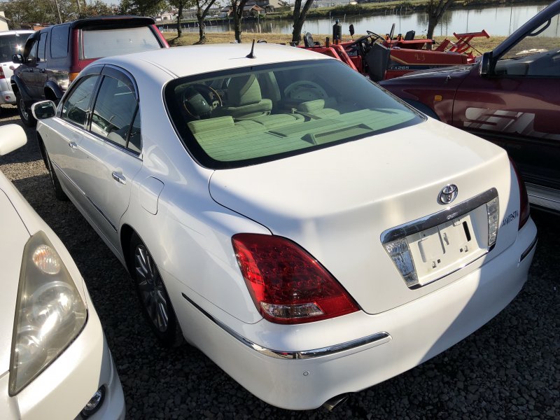 Toyota crown majesta 2005