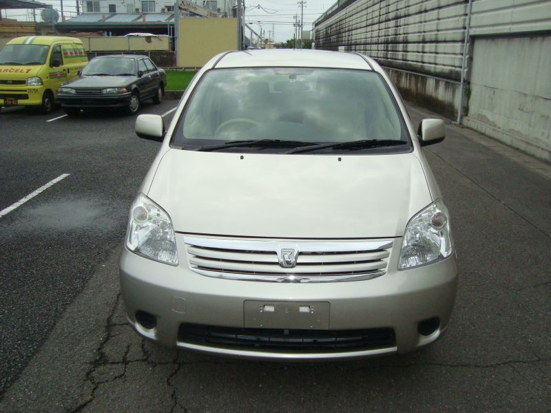 Toyota raum 2008