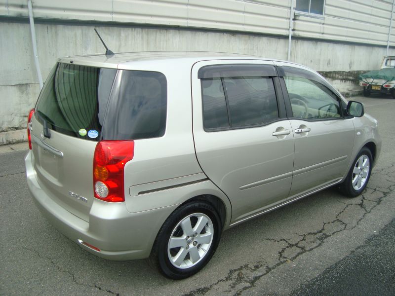 Toyota raum фото