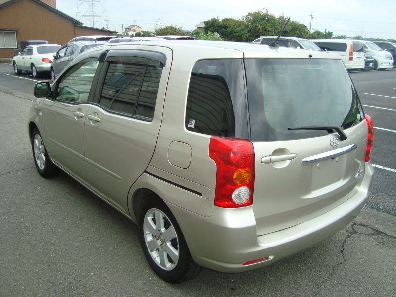 Toyota raum 2008