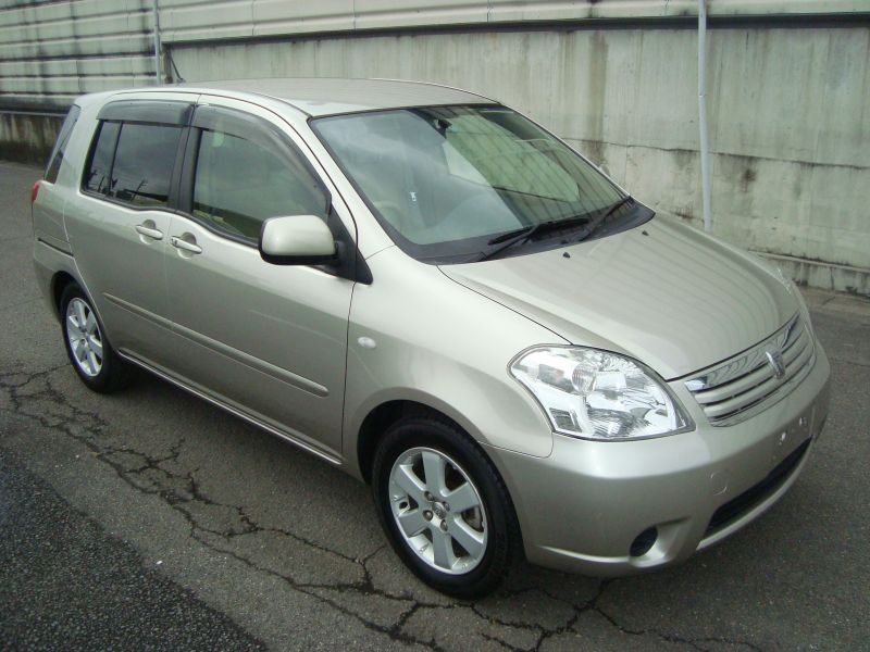 Toyota raum 2008