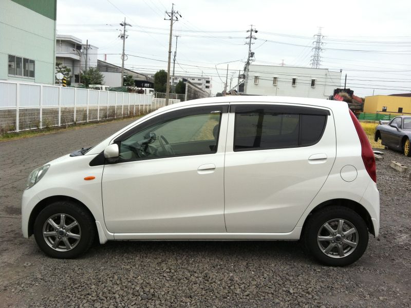 Daihatsu mira 2009 год