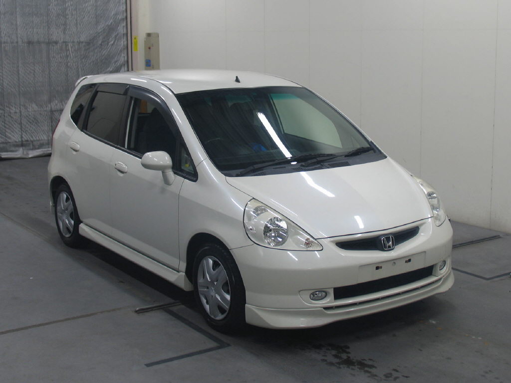 Honda fit 2001 года можно ли подключить флешку