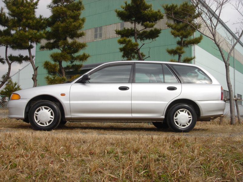 Mitsubishi libero фото