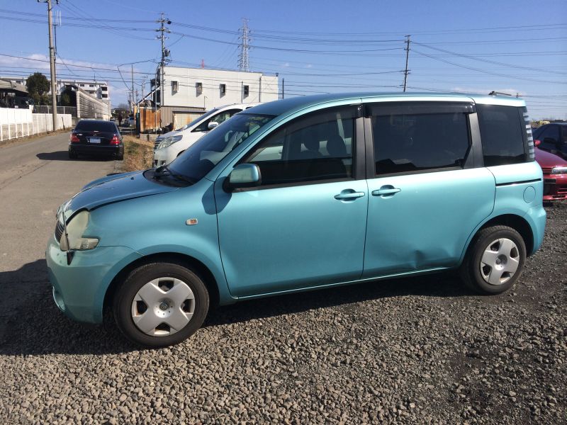 Toyota sienta 2003