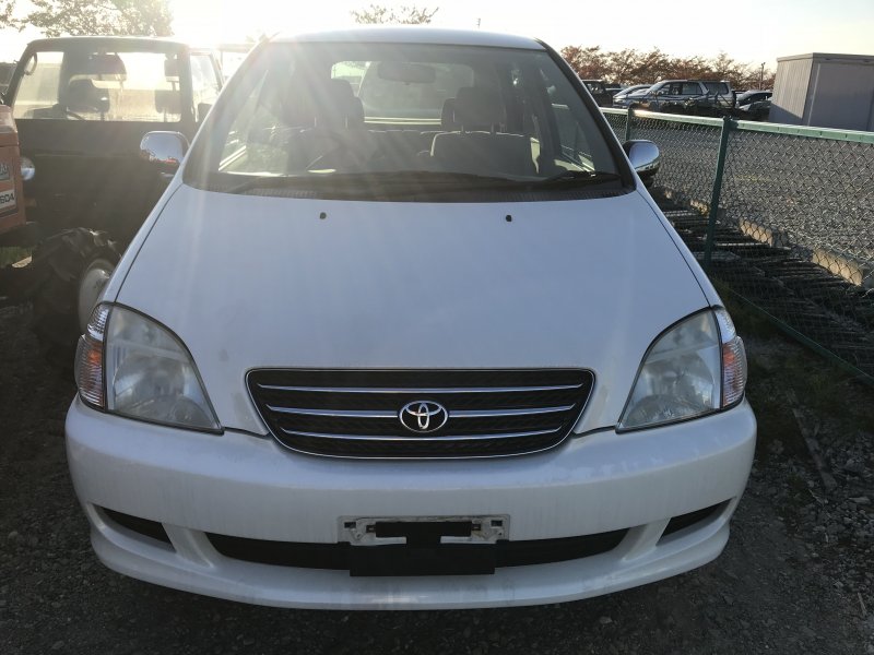 2000 toyota nadia