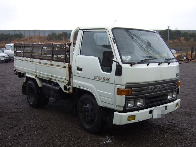 Грузовик toyota dyna