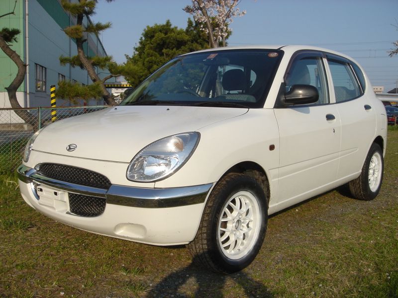 Daihatsu storia 2001