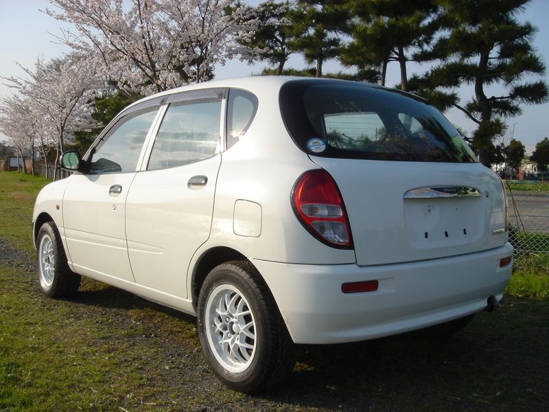 Daihatsu storia 2001