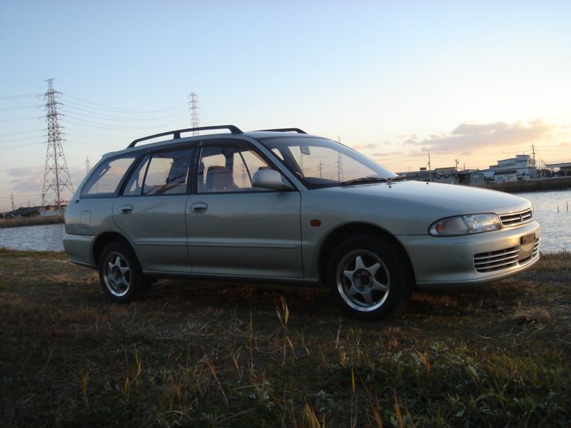 Mitsubishi libero двс