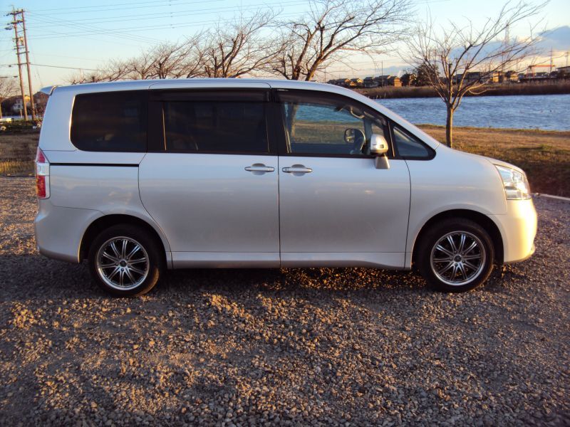 Toyota noah 4wd