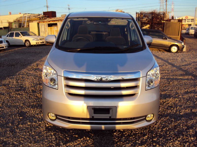 Toyota noah 4wd