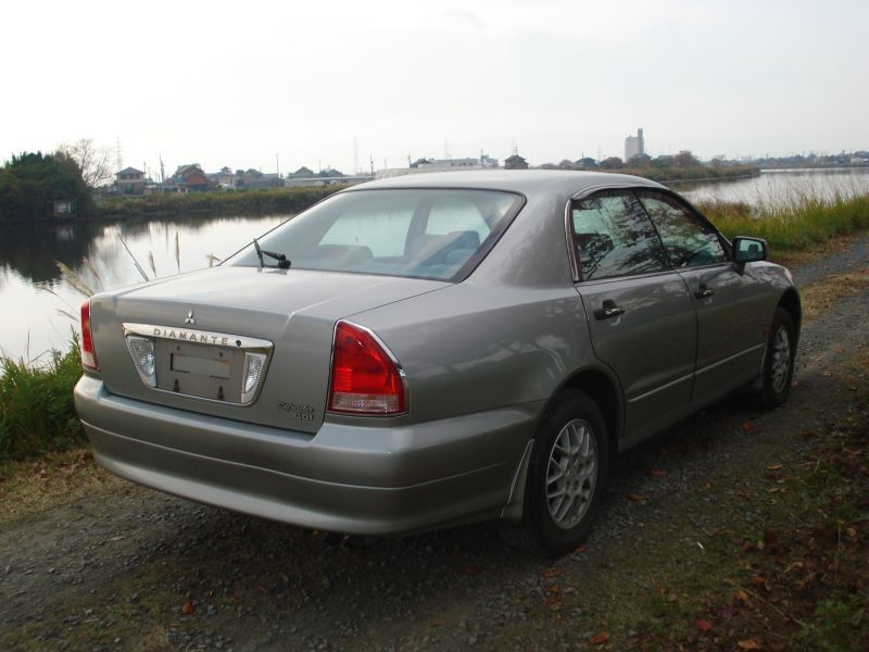 Mitsubishi diamante 2000