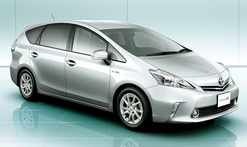 Toyota Prius Alpha 2013