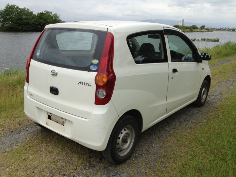 Daihatsu mira 2009 год