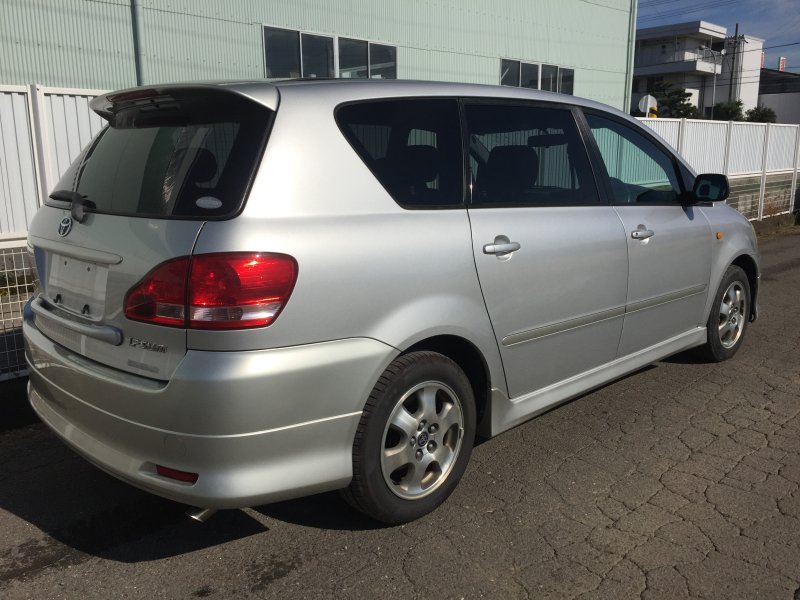 Toyota ipsum 2002 год