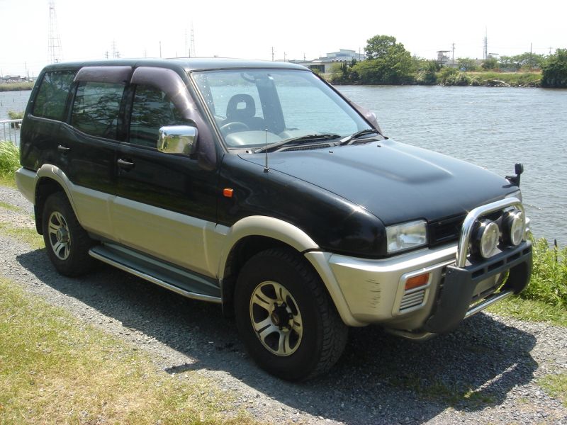 Nissan mistral r20