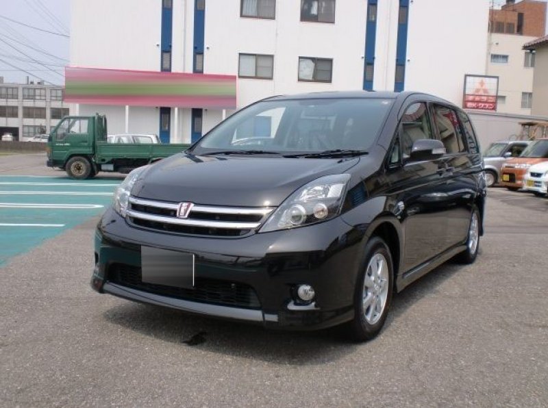 Toyota Isis Platana