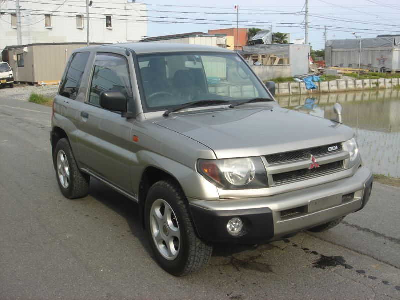 Mitsubishi pajero io 2000