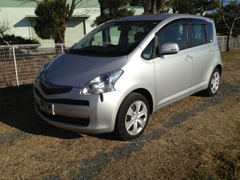 Toyota ractis 2010 года