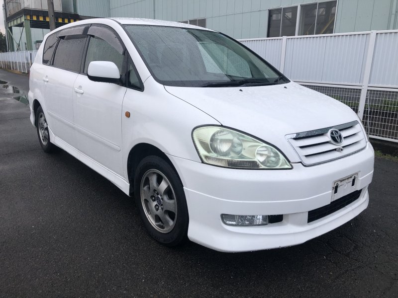 Toyota ipsum 2003 года