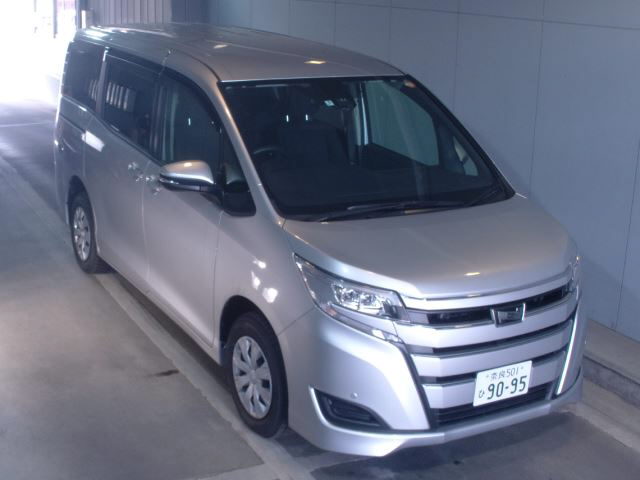 Toyota noah 4wd