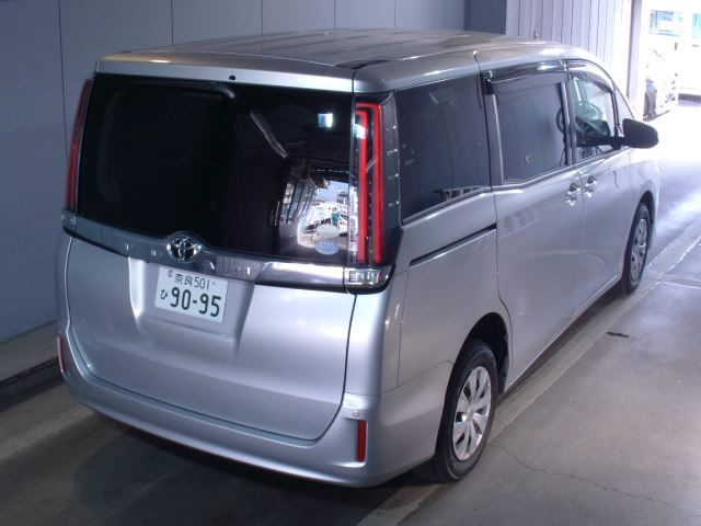 Toyota noah 4wd