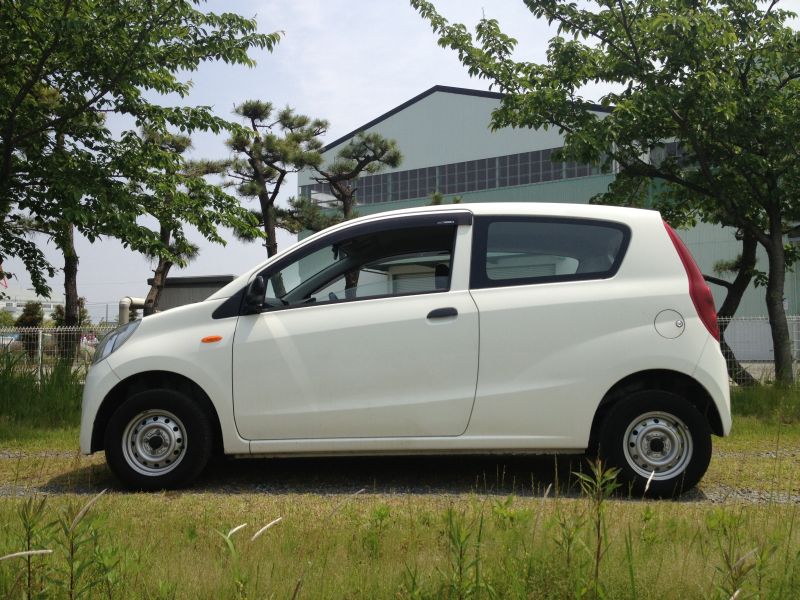 Daihatsu mira 2009 год