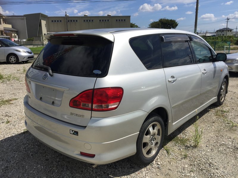 Toyota ipsum 2002 год