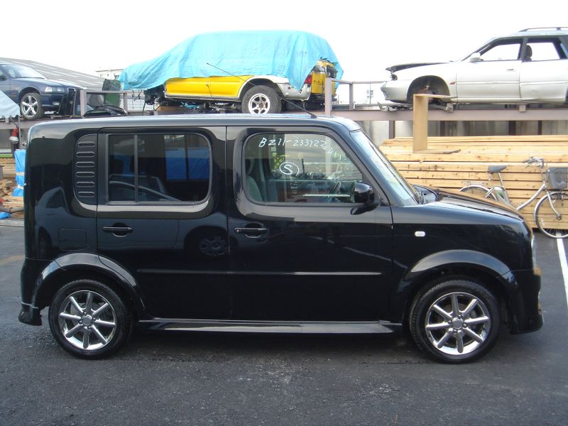 Nissan cube rider