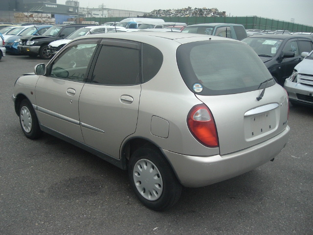 Toyota duet 2000