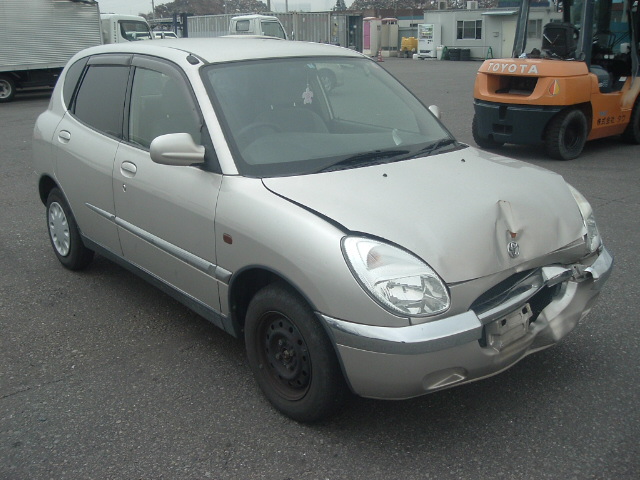 Toyota duet 2000