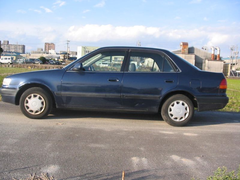 Toyota xe saloon