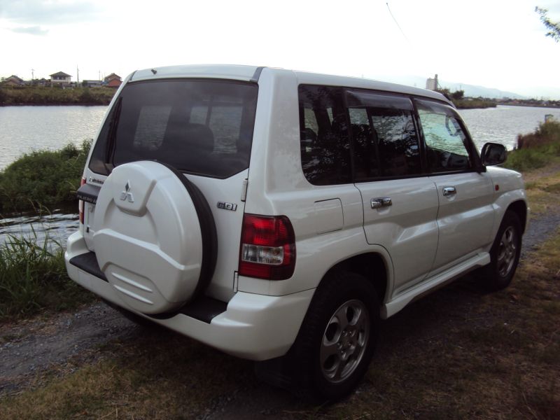 Mitsubishi pajero io 2001