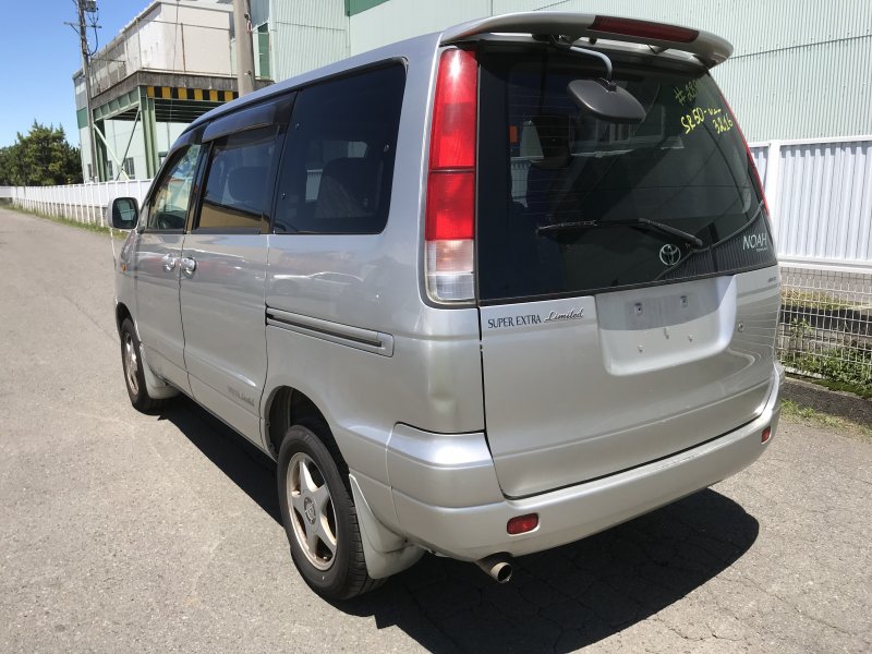 Toyota noah 4wd