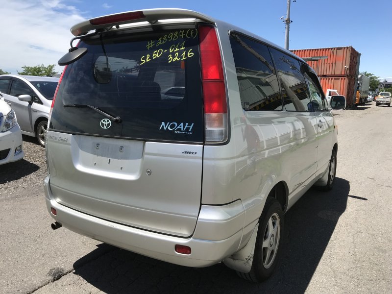 Toyota noah 4wd