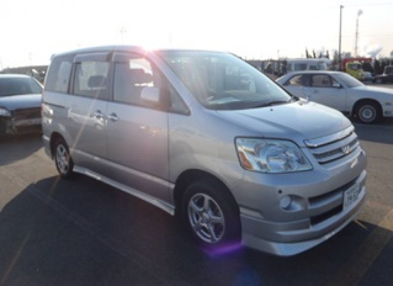 Toyota noah 2006