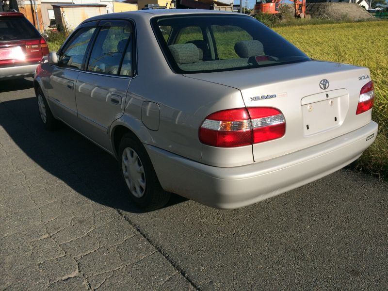 Toyota xe saloon