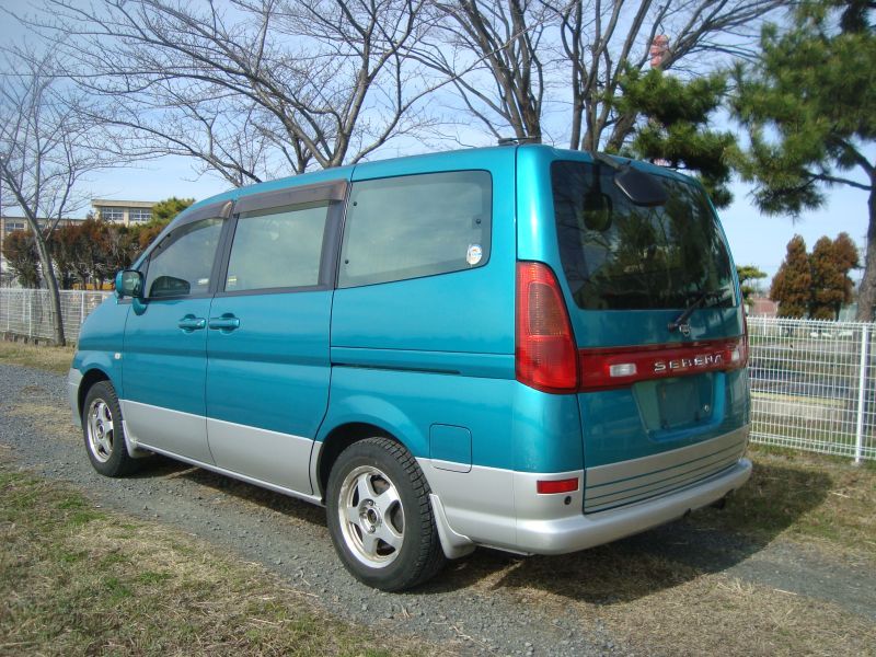 Nissan serena 1999